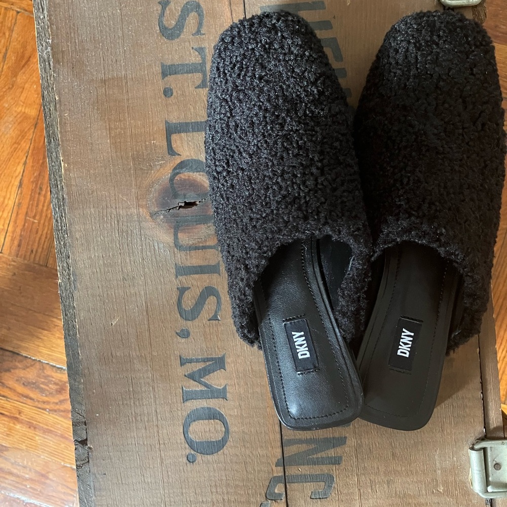 Cozy slipper 🥿 - Picture 2 of 3